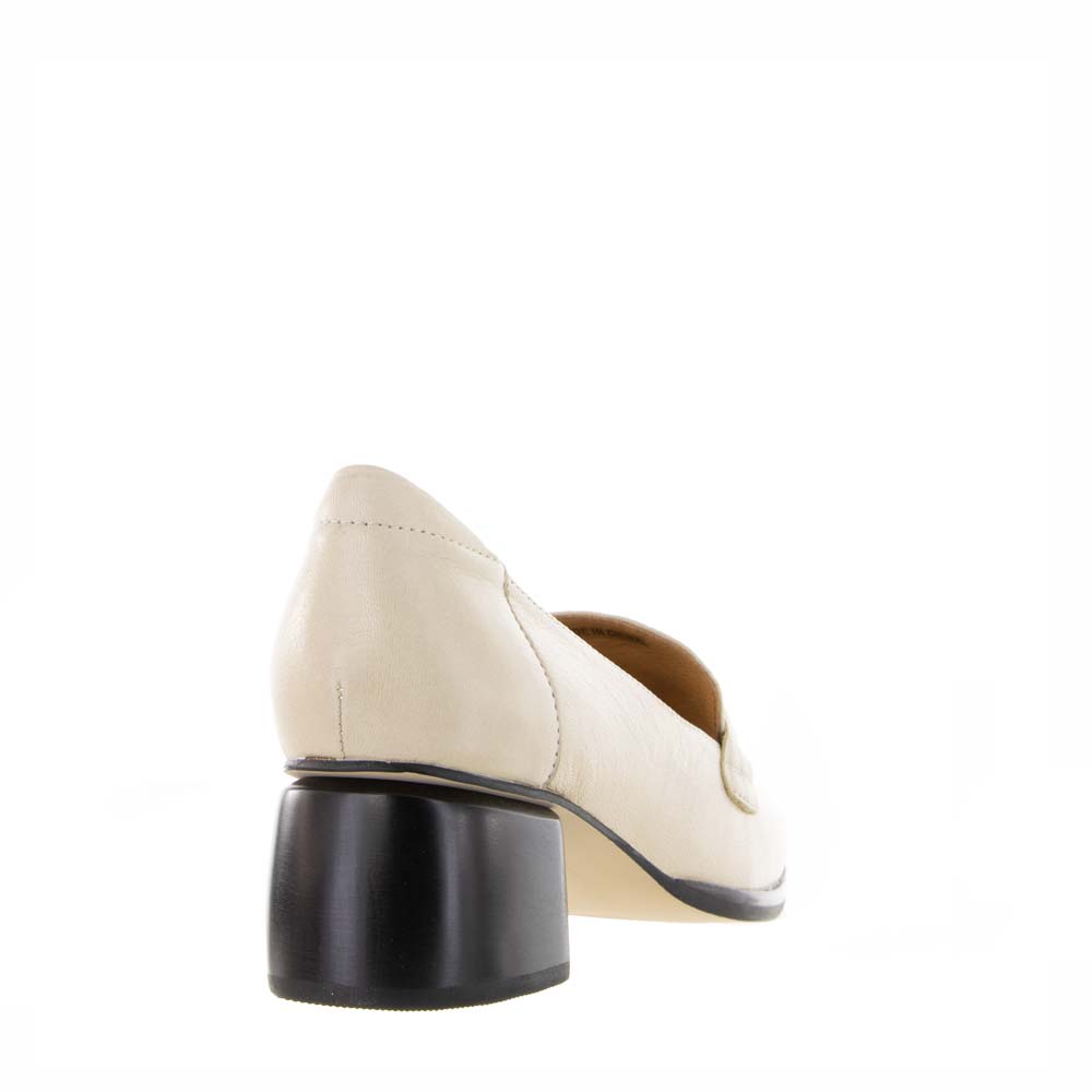 BRESLEY PADDLE SWAN - Image 3