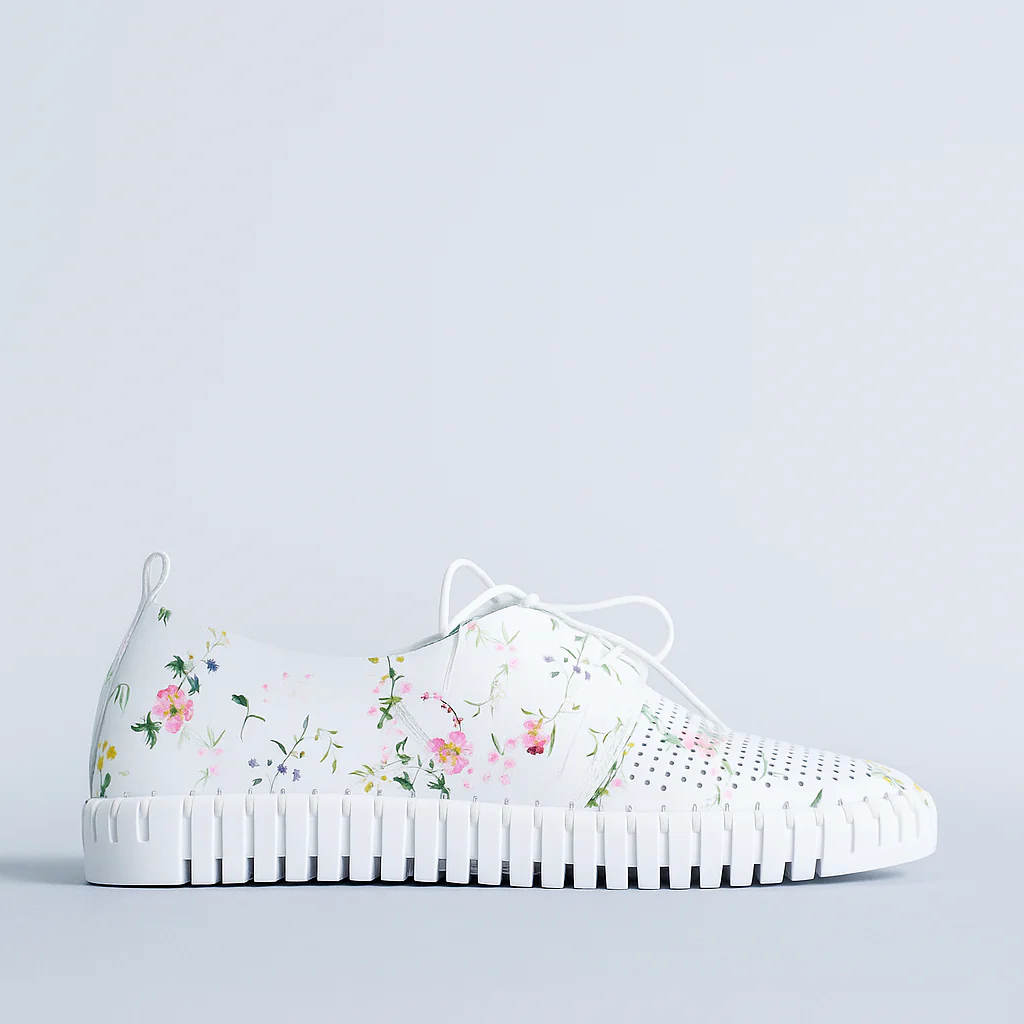 DJANGO & JULIETTE HUSTON WHITE BOUQUET