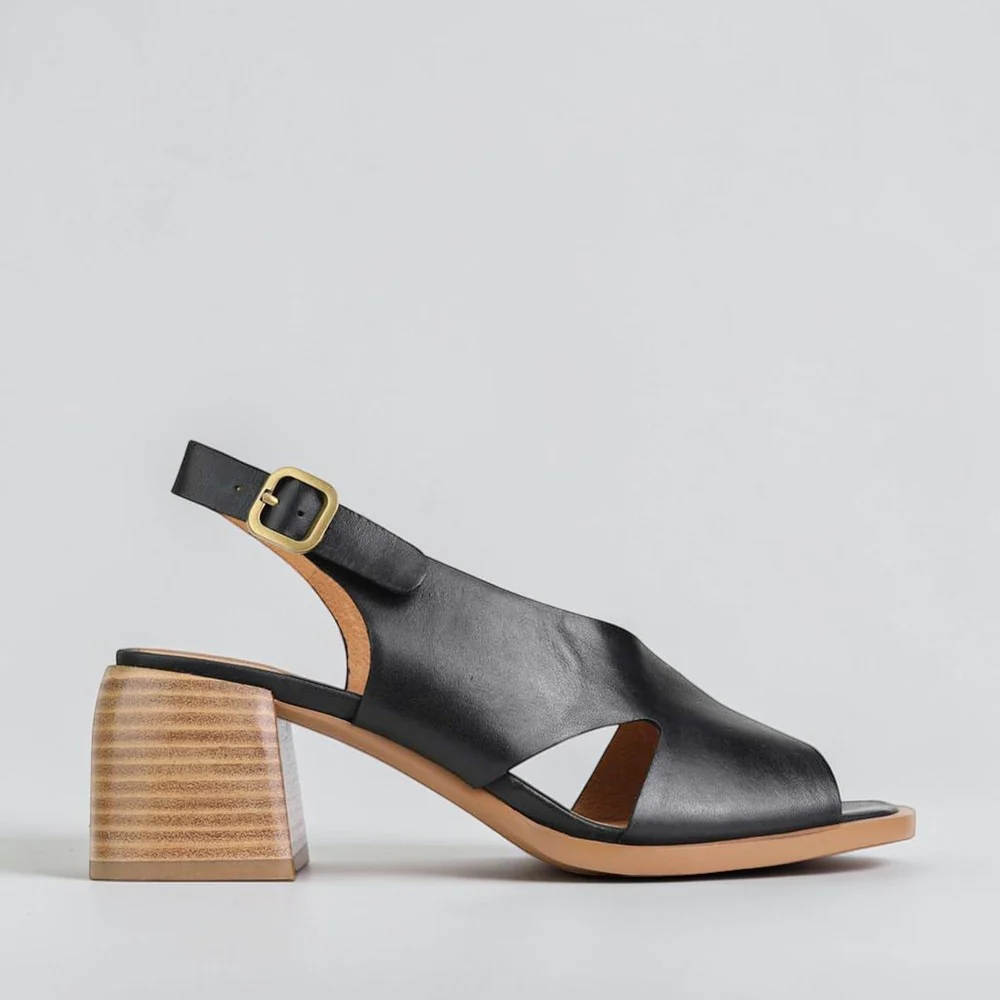 EOS ISADORA BLACK